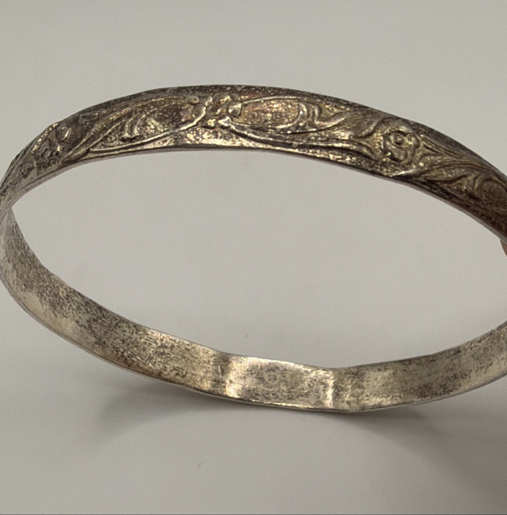 Silver Tone Embossed Mexican Floral Leaf Bangle Bracelet Mexico